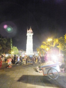 Keadaan Jam Gadang dilihat dari arah Istana Bung Hatta